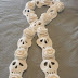 Idea: Bufanda calaveras ideal para halloween!!! / Skull scarf for Halloween