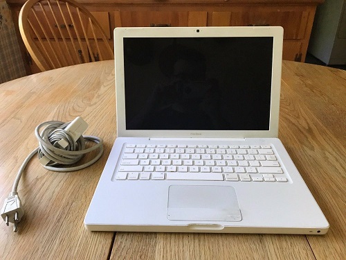 Macbook white A1181, Core 2 Duo T7300/8300 2.4*2GHz, HDD 160Gb, 13.3 inch