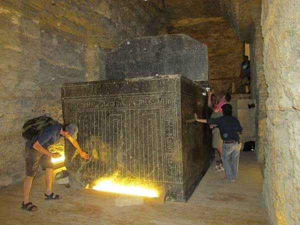 Bí ẩn về những chiếc “quan tài” nặng hàng trăm tấn trong mê cung Ai Cập cổ đại