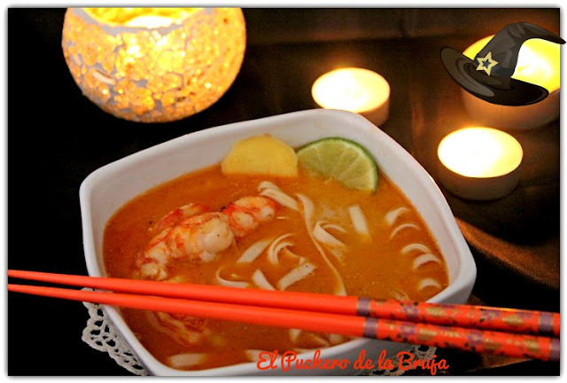 SOPA THAI CON GAMBAS  Y CURRY ROJO