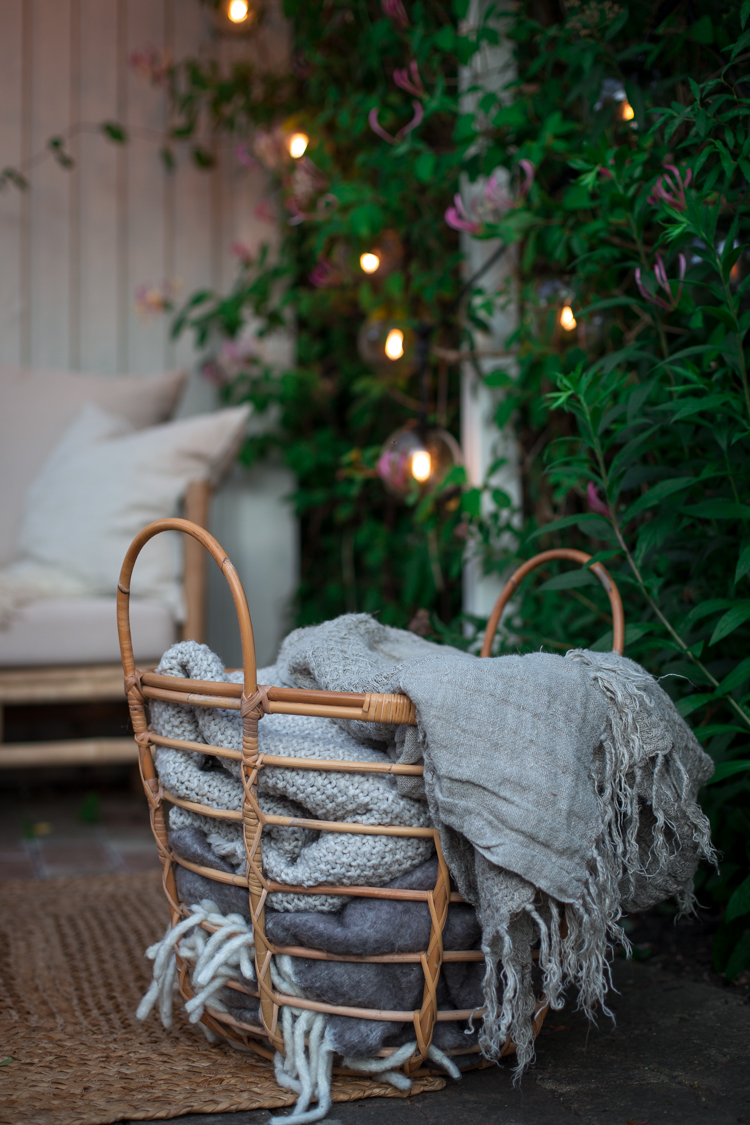 A Cosy Outdoor Oasis Gets a String Lighting Update