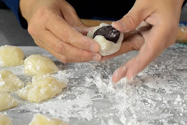 Wrap mochi dough around red bean paste