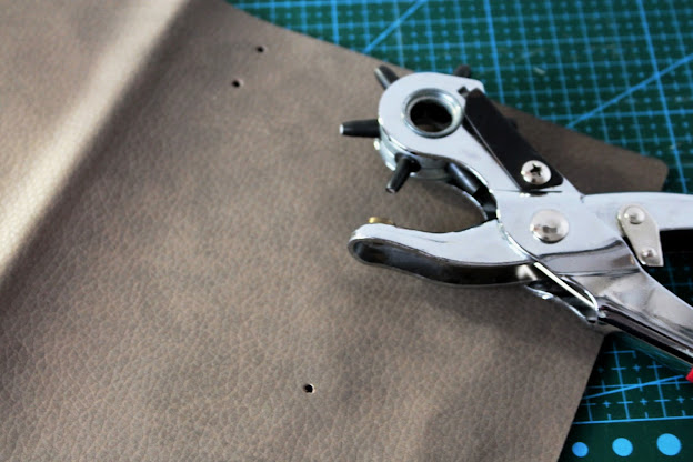 come-fare-un-agenda-midori-cover-diy-foratura