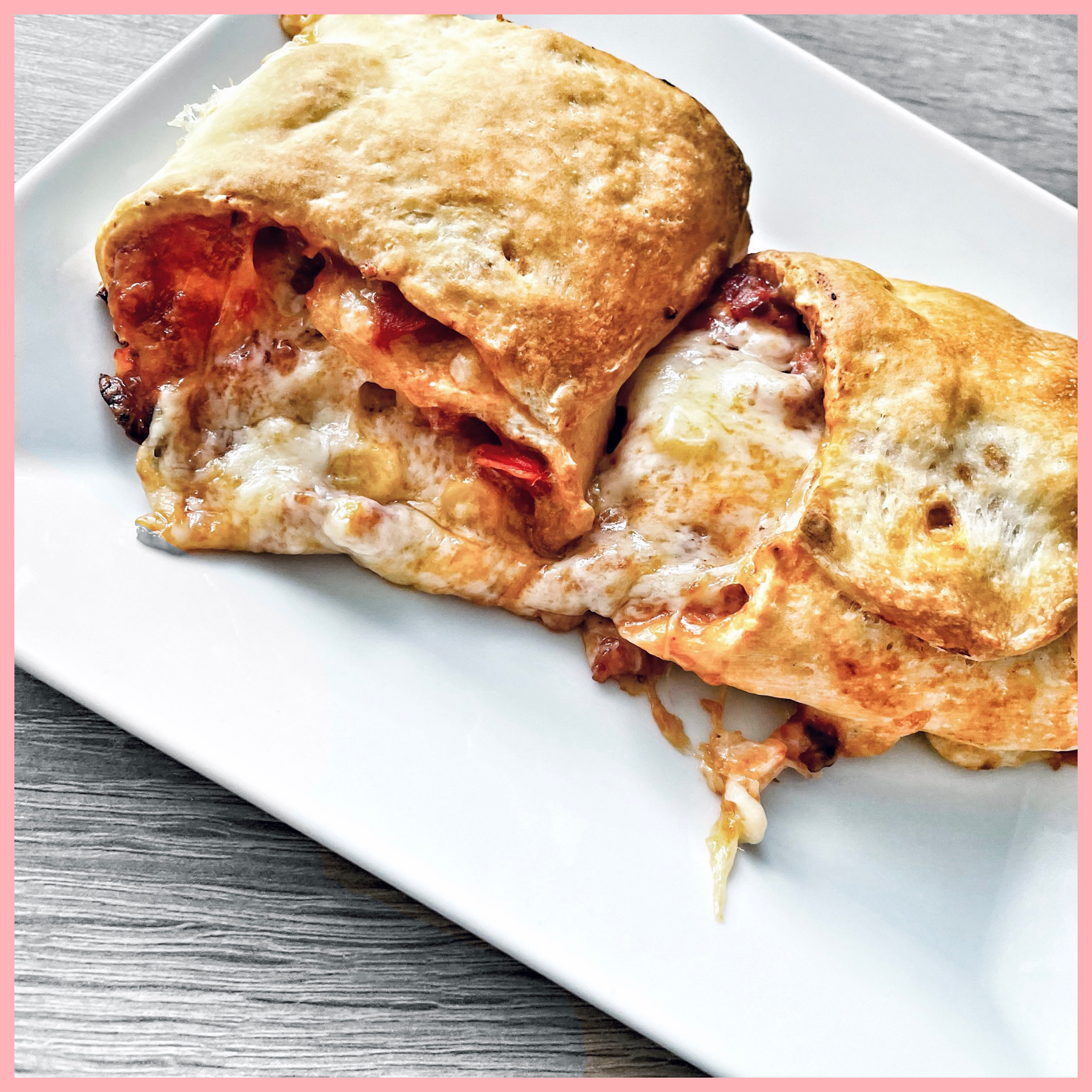 Rezept - Gefüllte Pizzabrötchen Rezept - Gefüllte Pizzabrötchen