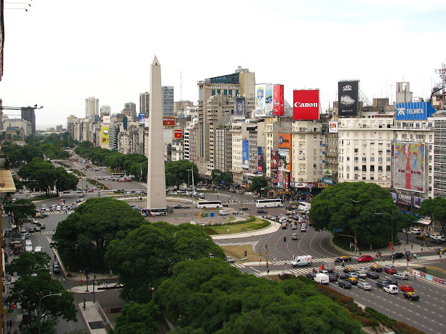El Obelisco y la Plaza de la República en Buenos Aires