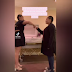 Vídeo: irmãs dançam e dão gargalhadas em frente ao caixão da mãe e são duramente criticadas