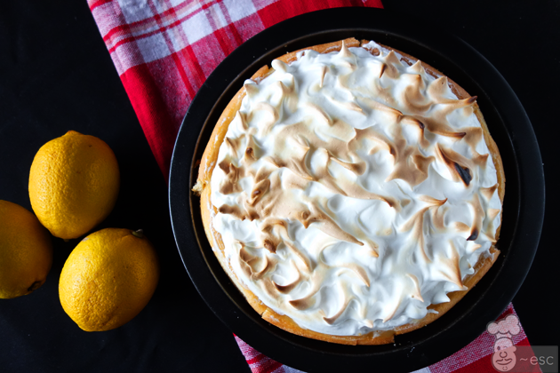 Tarta de limón y merengue más fácil con base de bizcochos de soletilla