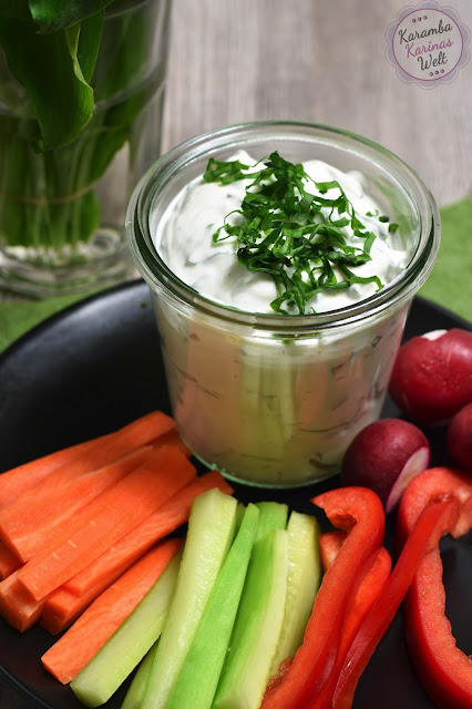 KarambaKarina&amp;#39;s Welt: Bärlauch-Quark-Dip mit Gemüsesticks