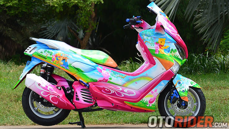 Modifikasi NMAX warna Pink yang Bikin Wanita Tampil Kece - Otoleb