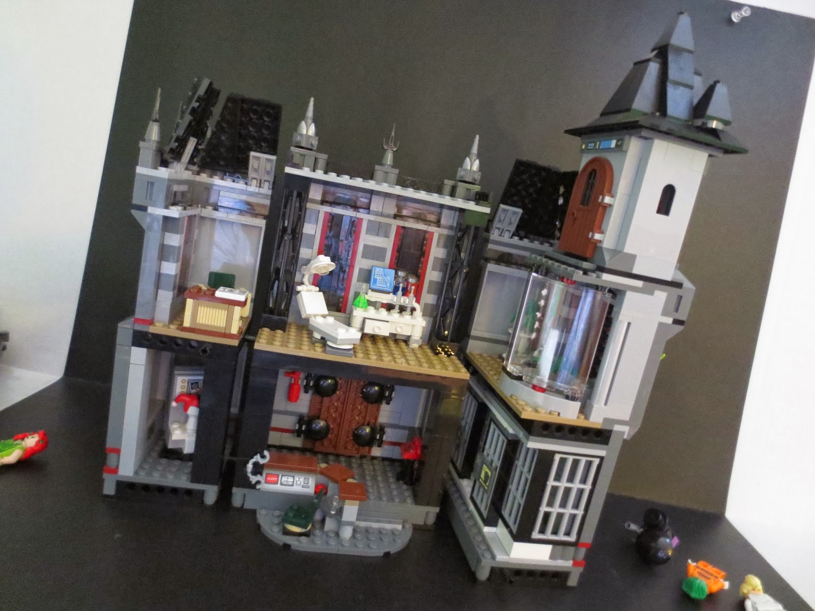 Action Figure Barbecue: Lego Review: Arkham Asylum from DC Superheroes by  Lego
