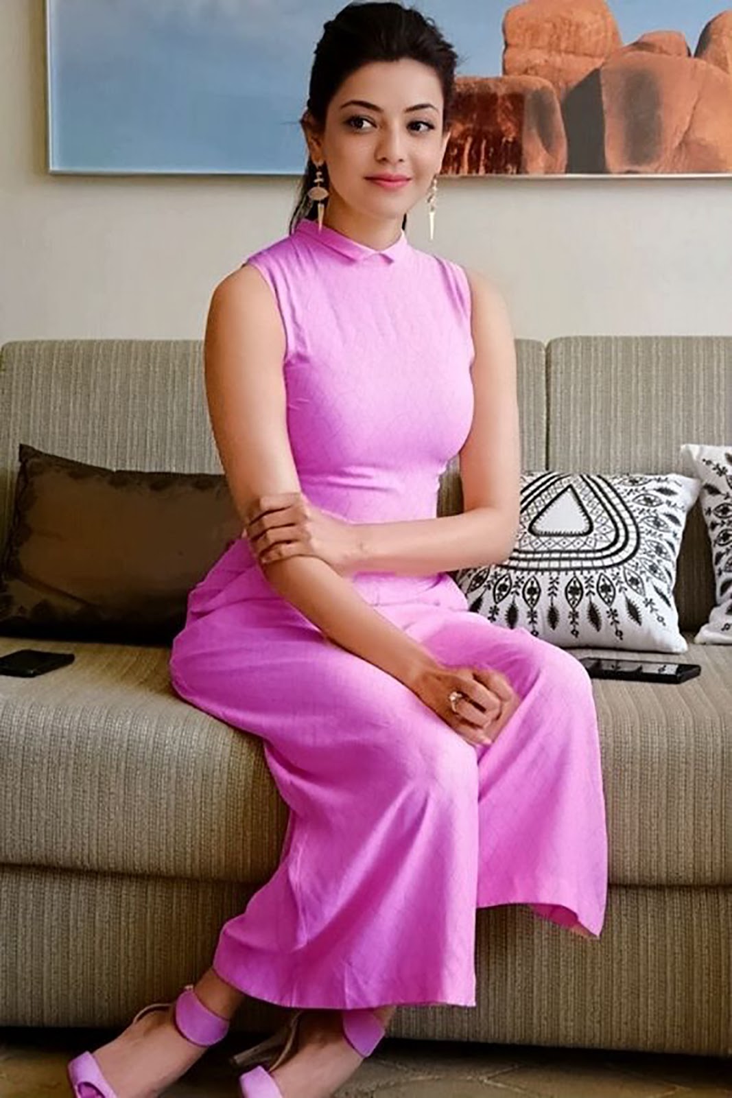 21 Hot Pictures Of Kajal Agarwal Which Expose Her Sexy Hour-glass