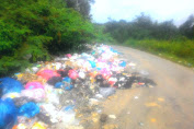 Gawat..! Sampah Berserak di Badan Jalan Akibat TPA Tidak Berfungsi,  Pemda Inhu Terkesan Tutup Mata