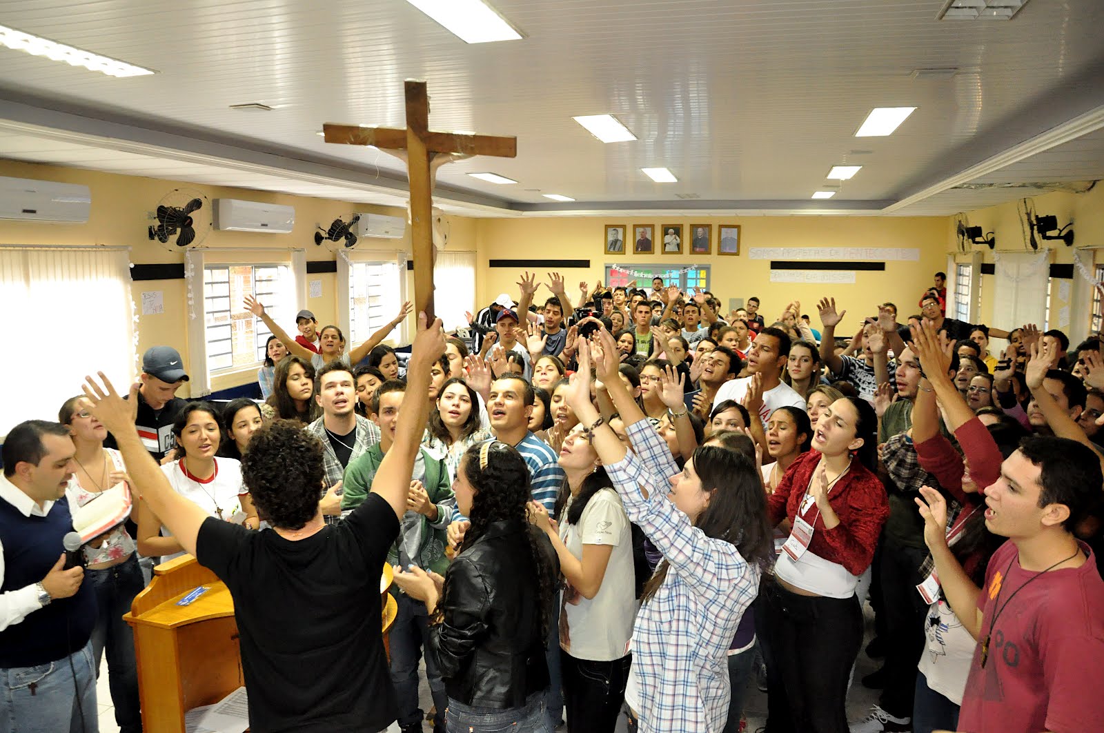 Grupo de Oração Jovem Ministério Jovem RCC Diocese de Campo Mourão Pr Revolução Jovem RCC Grupo de Oração Jovem Ministério Jovem RCC Diocese de Campo Mourão Pr Revolução Jovem RCC