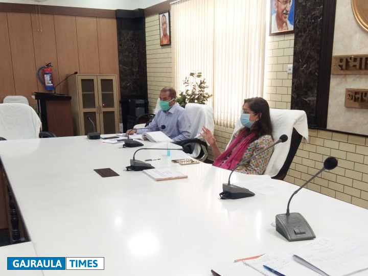dm aditi singh dm-aditi-singh-hapur