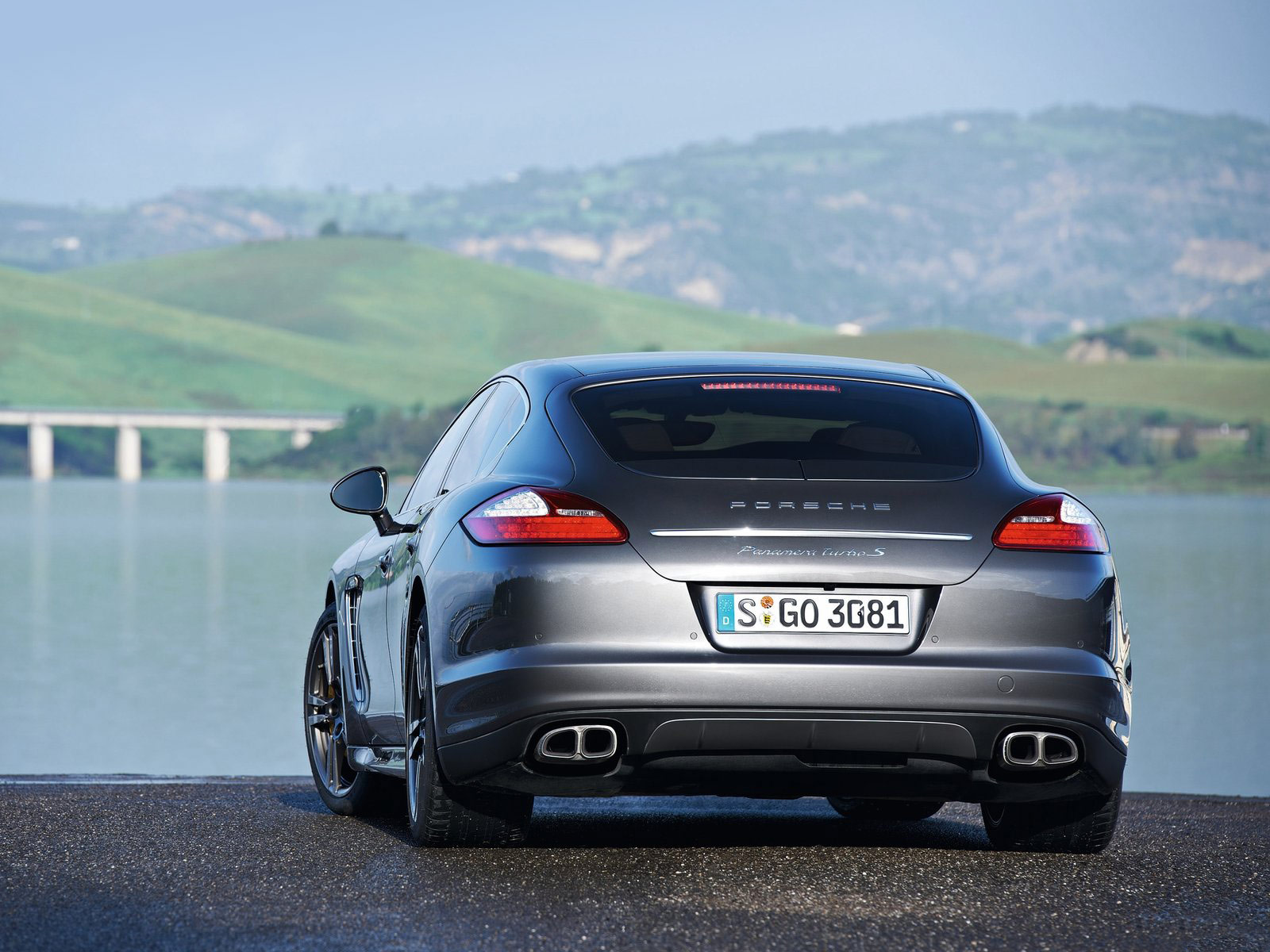 2012 PORSCHE Panamera Turbo S pictures, specifications