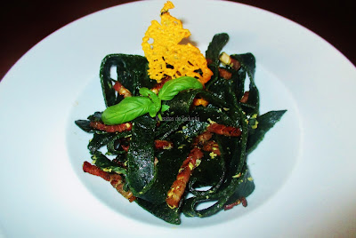 Tagliatele de Spirulina e algas Tok de Mare à Carbonara