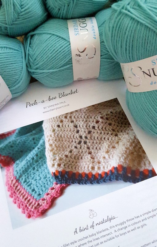 Make this cute and easy peek-a-boo crochet baby blanket!