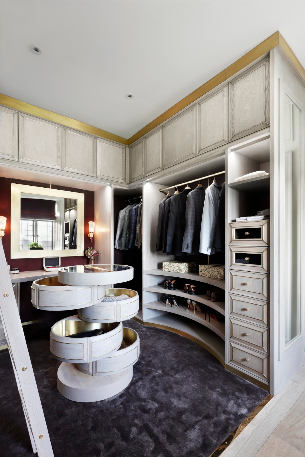 гардеробная комната с зеркалом. туалет в гардеробной. гардеробная комната с санузлом. комната с ванной и гардеробной. спальня с ванной комнатой и гардеробной.