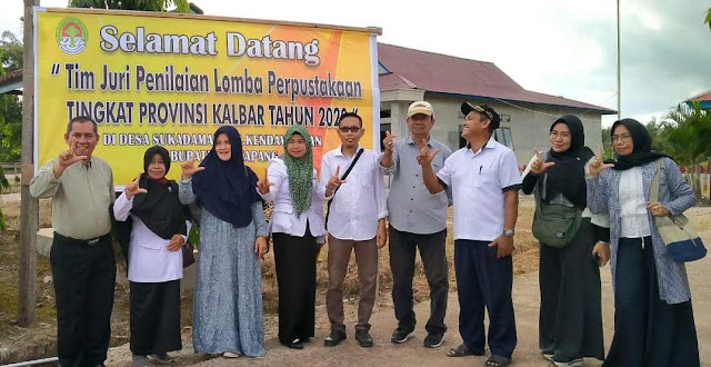 Terdapat Enam Pemenang, Hadiah Lomba Perpustakaan Desa Diserahkan Dinas Perpustakaan dan Kearsipan Provinsi Kalimantan Barat 