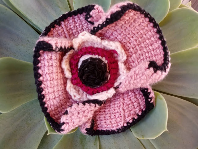 Flor de ganchillo de 3 capas con tonos rosas