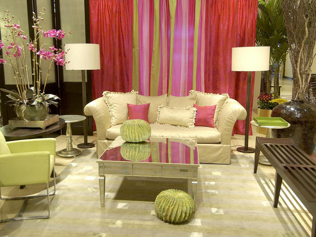 Red and Green Living Room Color Schemes