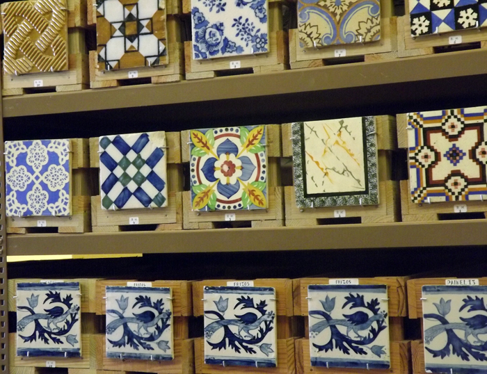 Banco de Materiais. Para preservar as fachadas do Porto!