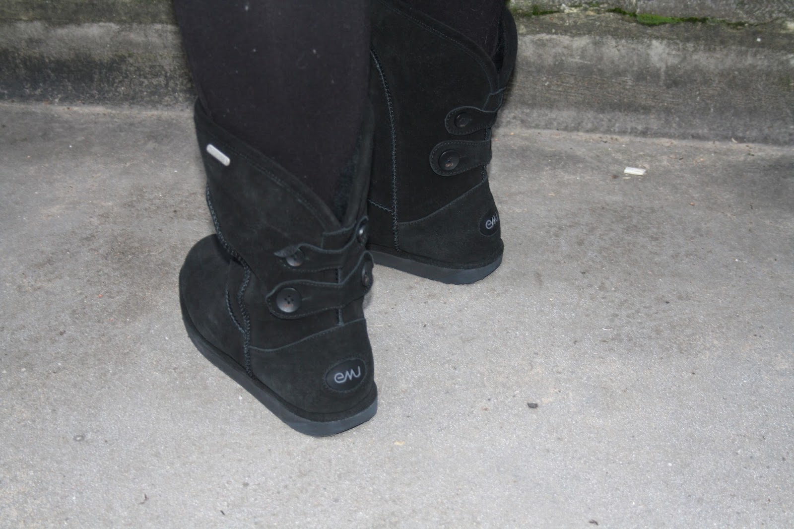 Emu Australia Billington Waterproof Suede Walking Boot With Fluffy Lining Black