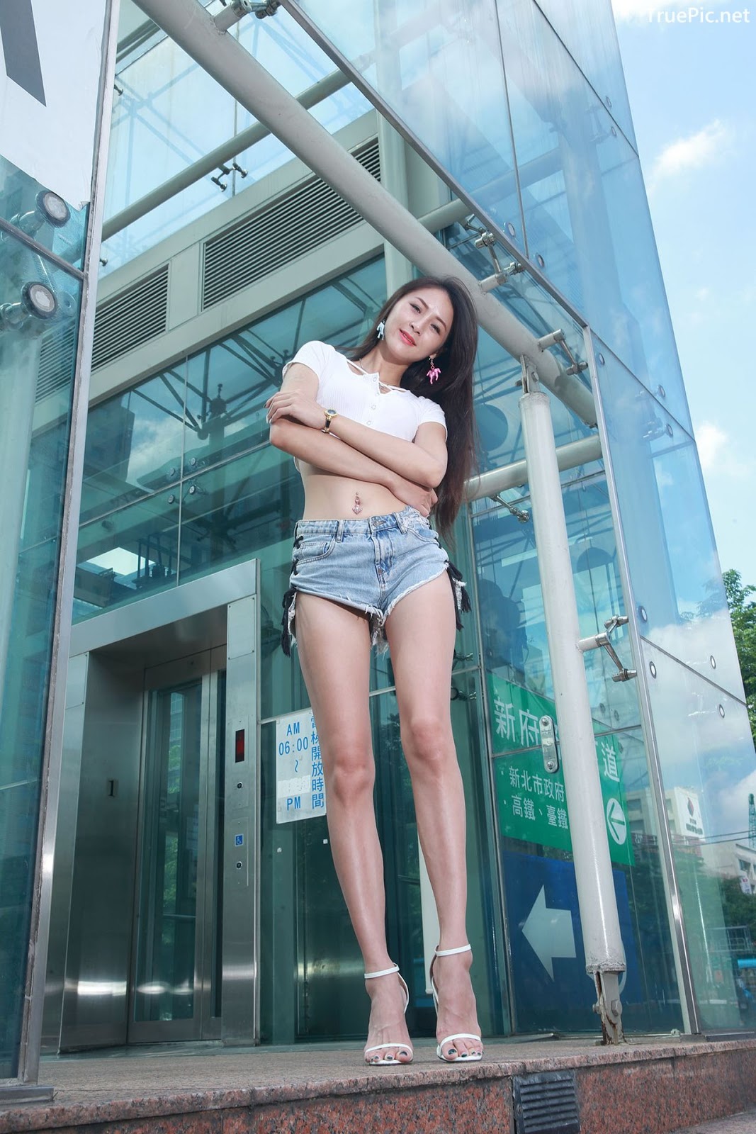 Image-Beautiful-Taiwanese-Girl-Lola-雪岑-Perfect-Long-Legs-Baby-TruePic.net- Picture-40