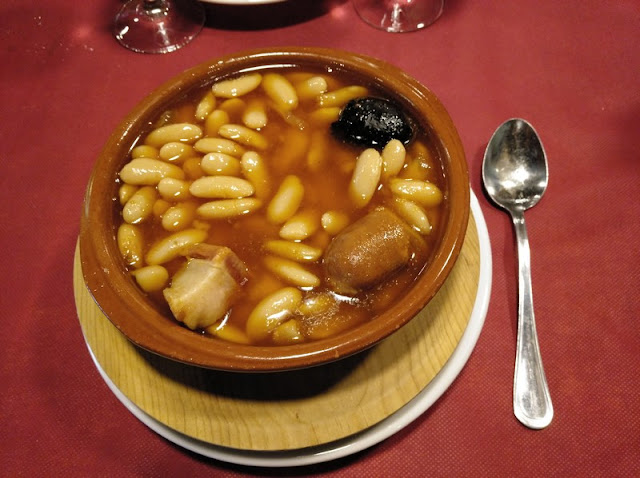Un plato de fabada no puede faltar en una visita a Asturias. Ésta es del Restaurante Molinos de Mazonovo
