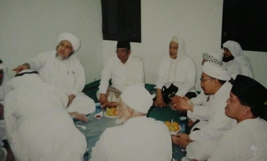 KH.Hasyim Muzadi KH.Hasyim Muzadi bersama Sayyid Muhammad al-Malikibersama Sayyid Muhammad al-Maliki