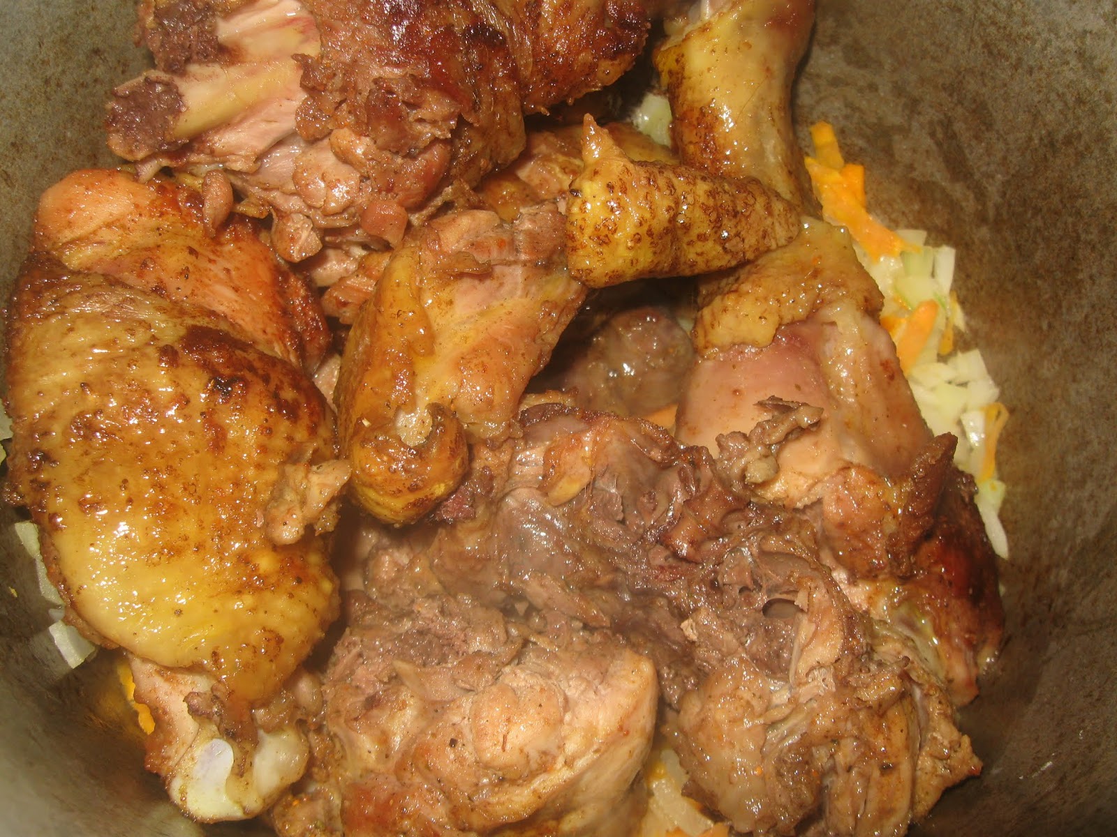 Рецепты из петуха домашнего. Цыпленок тушеный в вине. Французские вторые блюда. Петух запеченный в духовке целиком. Сколько варить бульон из петуха.