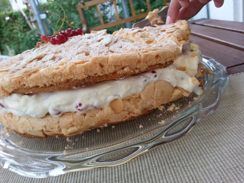 Christina's Sweet Creations: Johannisbeer-Baiser-Torte Christina's Sweet Creations: Johannisbeer-Baiser-Torte