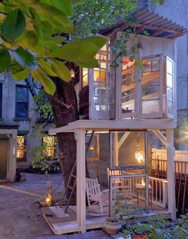 una casa vintage en un árbol