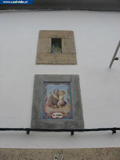 Azulejos e Placas de Pedra de Castelo de Vide, Portugal (Tiles)