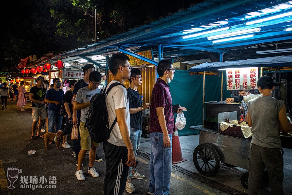 【南機場夜市美食】無名推車燒餅。必比登推薦！店還沒開就先卡位