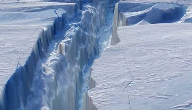 70-Mile-Long Crack Opens Up in Antarctica Antarctic%2Bice%2Bshelves%2Bland%2Bunder%2Bwater%2B%25281%2529