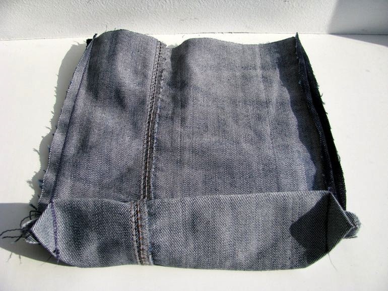 Bag of old jeans DIY tutorial. ~ DIY Tutorial Ideas!