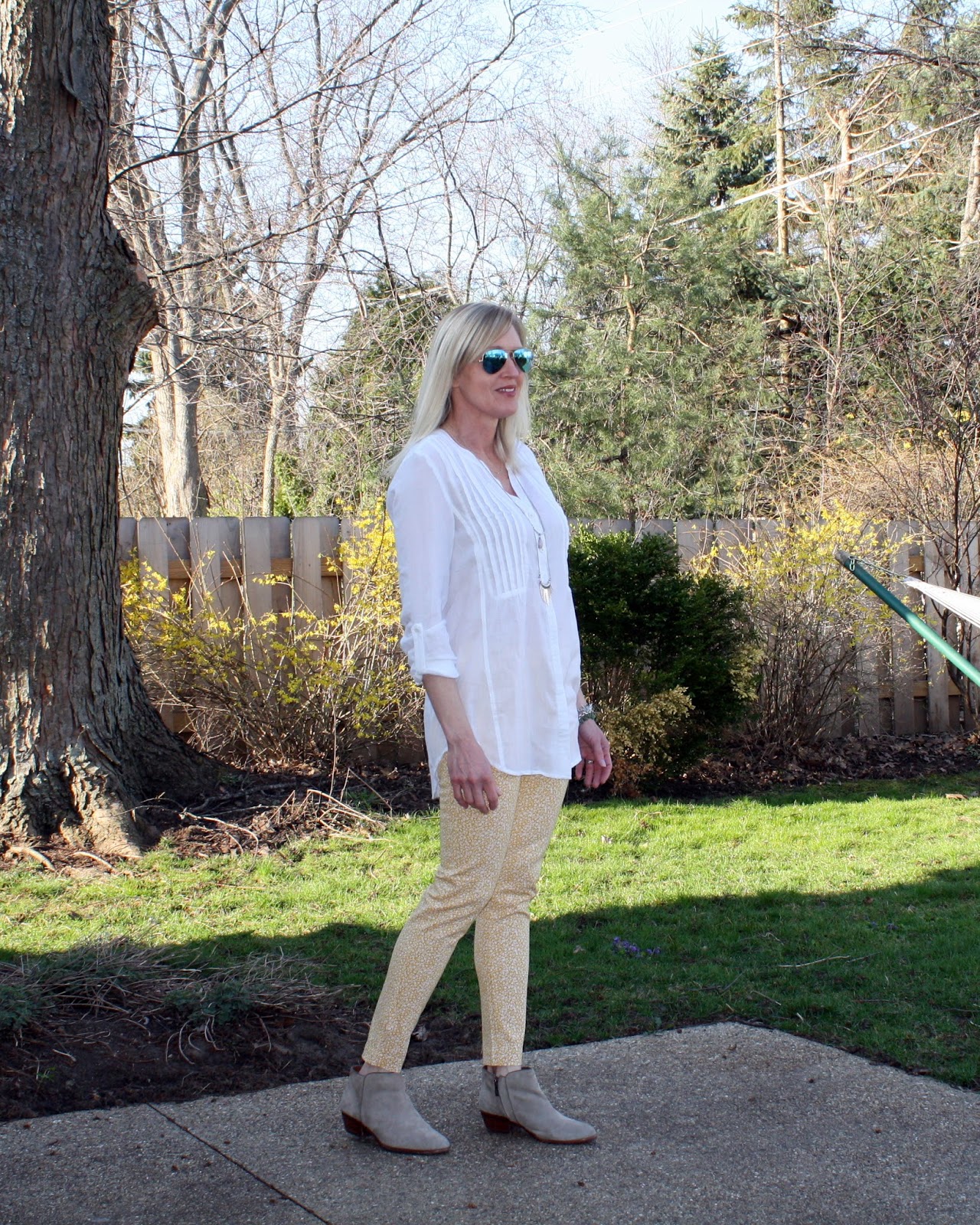 yellow printed pants outfit