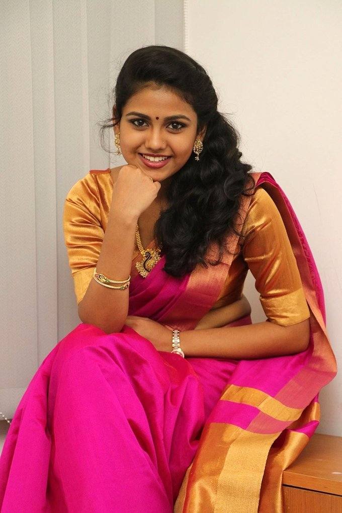 Telugu Heroine Soundarya Pussy Nudes - Glamorous Chennai Girl Rahaana Long Hair Photos In Traditional Red Sari -  Actress Doodles