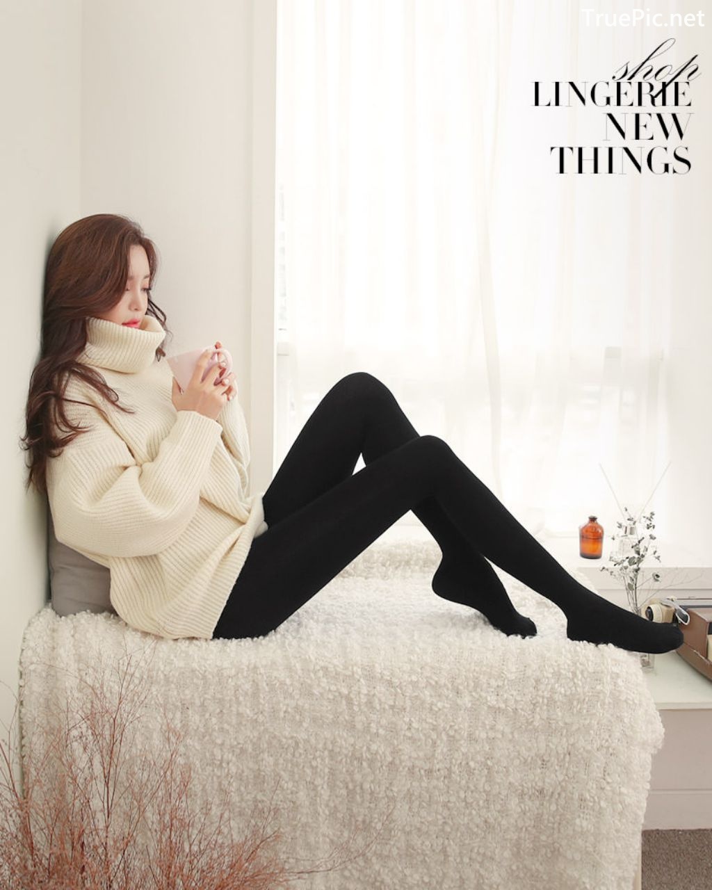 Image-Korean-Fashion-Model-Jin-Hee-Black-Tights-And-Winter-Sweater-Dress-TruePic.net- Picture-22