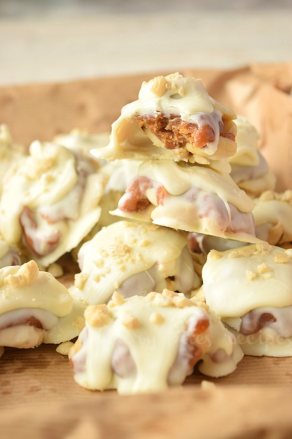 close look at piled up caramel cashew clusters