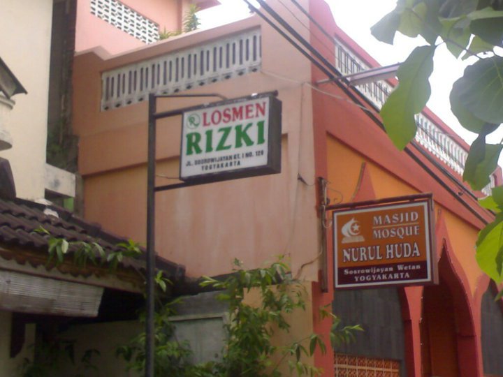 Red Palm Losmen