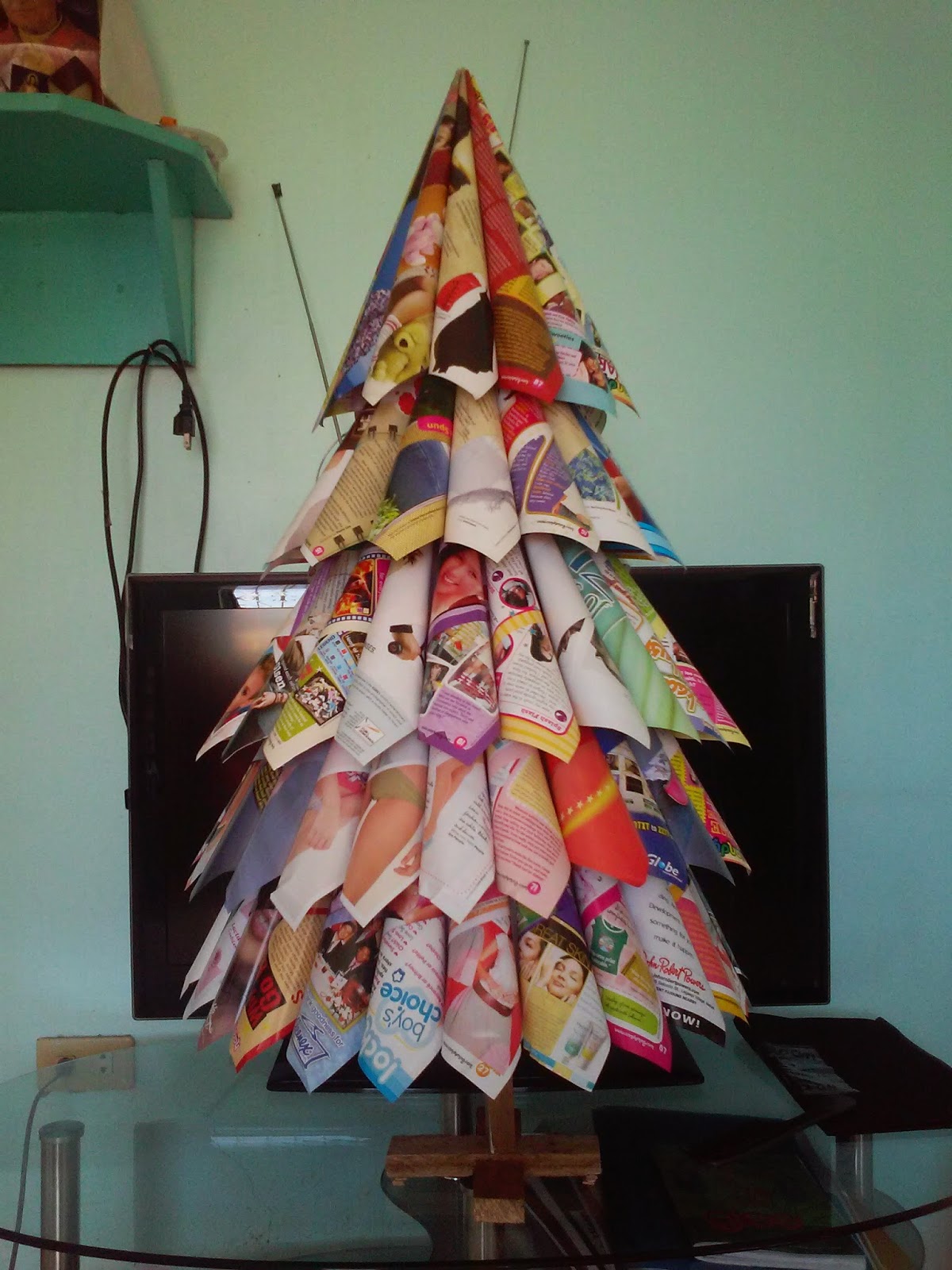 DIY Recycled MagazinE Holiday Tree A Handful and Some Creativity