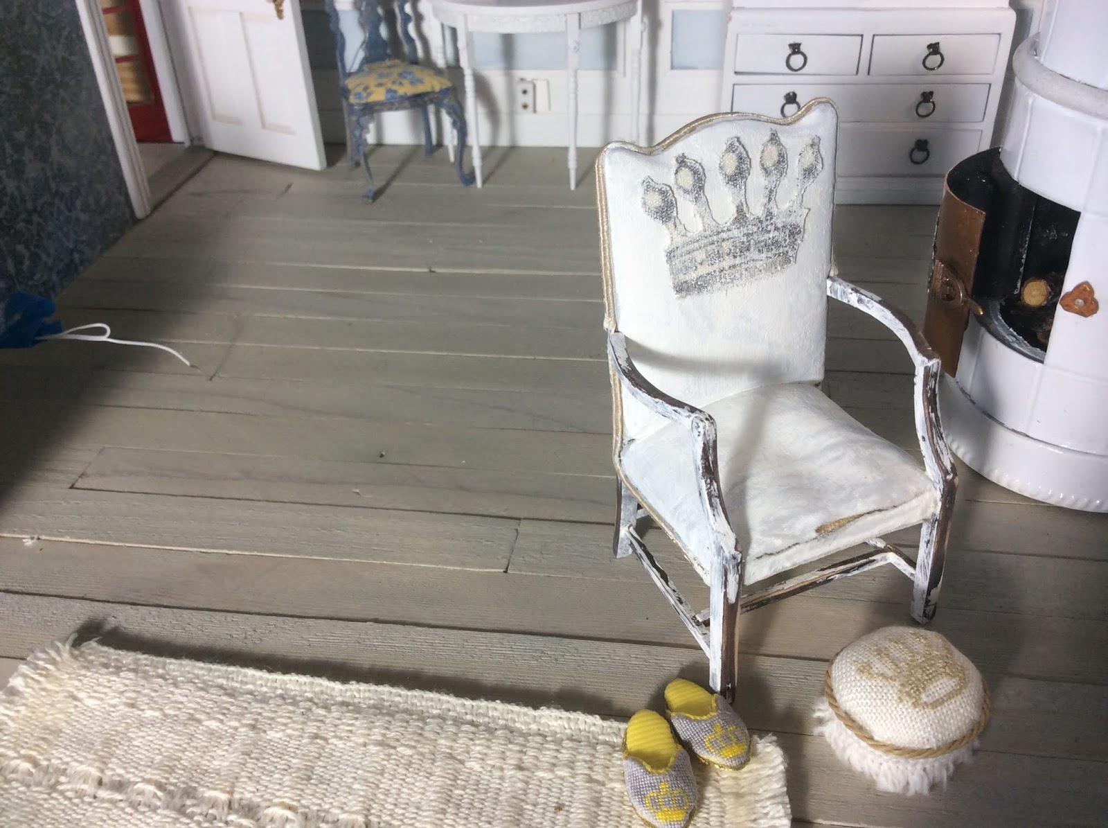 Minworks A Painted Chest Chair And A Kakelugn