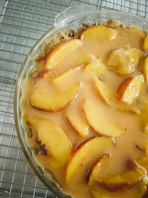 Diner Style Fresh Peach Pie, three ingredients make a fresh peach filling, and a homemade pecan shortbread crust will create a no bake icebox pie you see in your beloved diners.