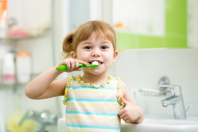 Excesso de pasta de dente pode prejudicar a saúde dos dentes principalmente em crianças