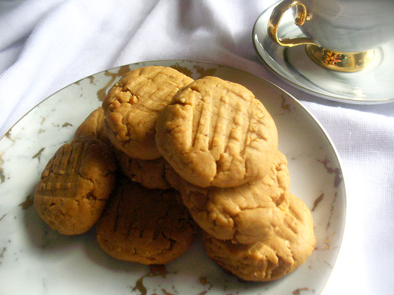 Quick and Easy Peanut Butter Cookies {GlutenFree and EggFree} Lisa's Kitchen Vegetarian