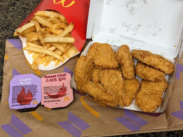 Review Mcdonald S Bts Meal Cajun And Sweet Chili Sauces Brand Eating