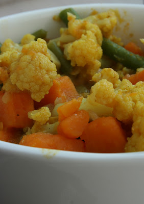 Curry z kalafiora i słodkich ziemniaków