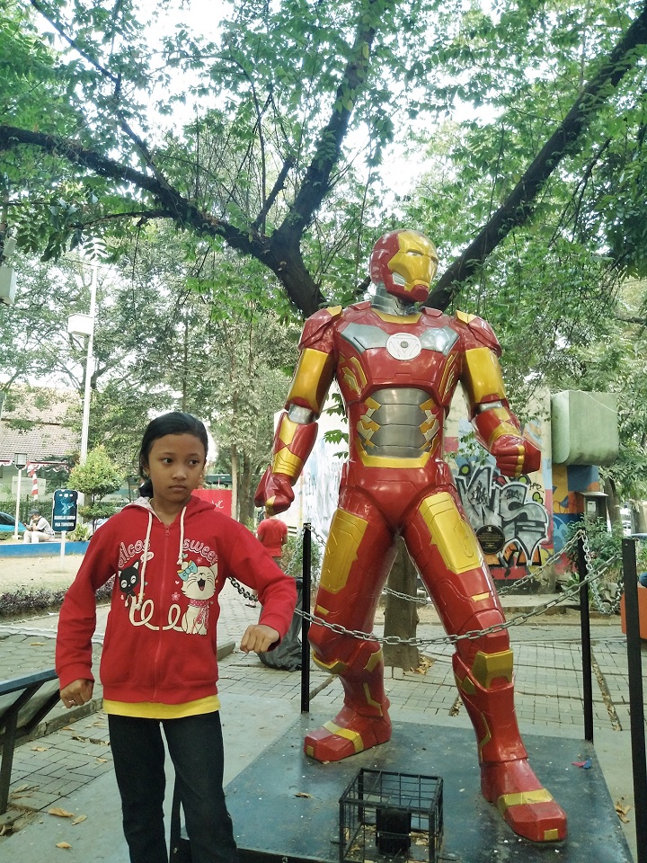 Main Di Taman Superhero Bandung